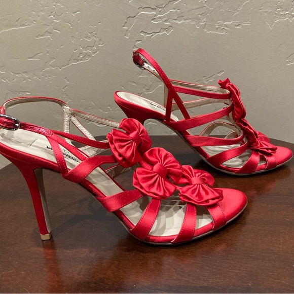 Valentino Garavani Red Satin Strappy Bow Heels, MISMATE, Right 7.5, Left 6.5 - Picture 2 of 13